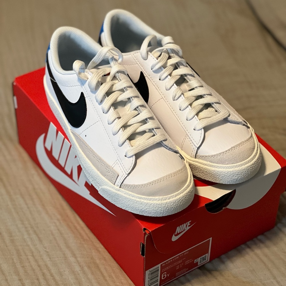 NIB Nike Blazer Low 77 (GS)